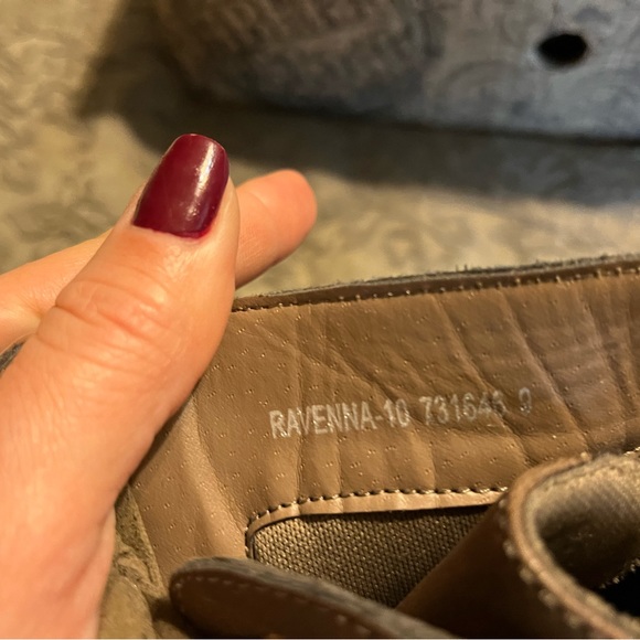 Pierre Dumas olive green and brown booties size 9 - Picture 5 of 5